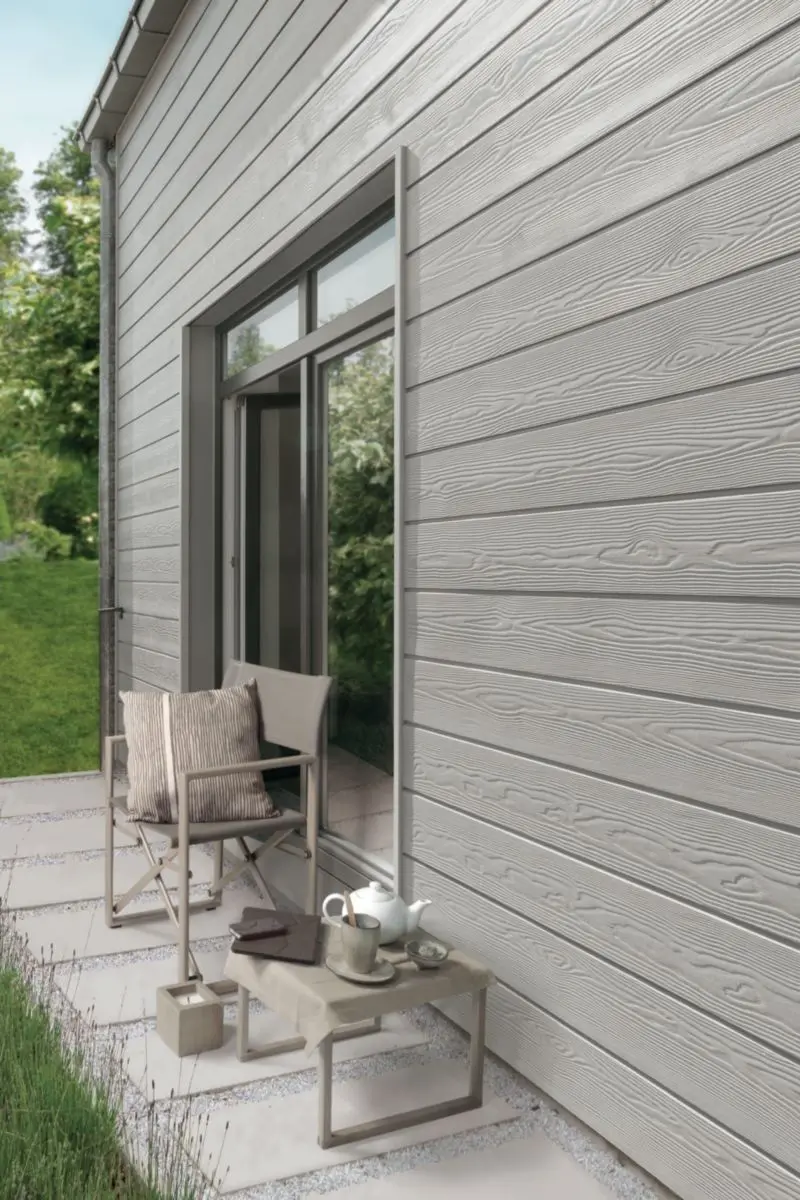 Vinyl and fiber cement siding on a Connecticut home